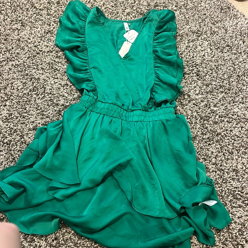 GLAM Flutter sleeve dress